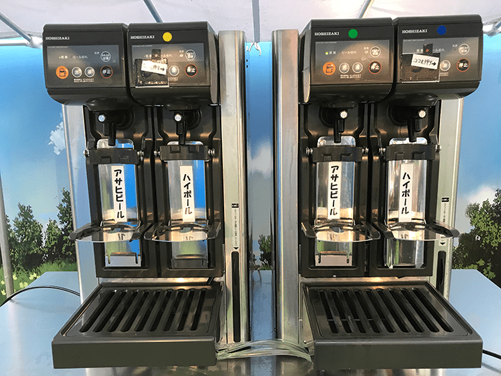 ドリンクサーバ（左）